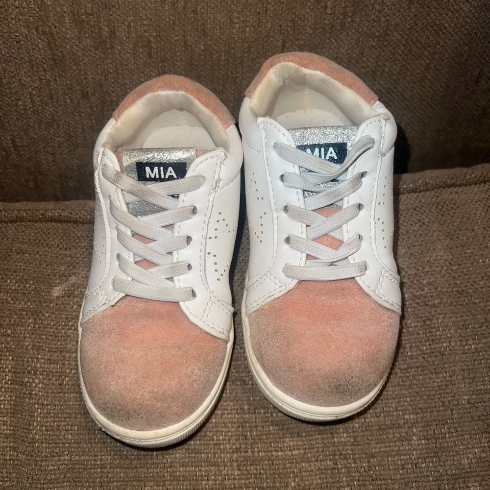 Mia size 8